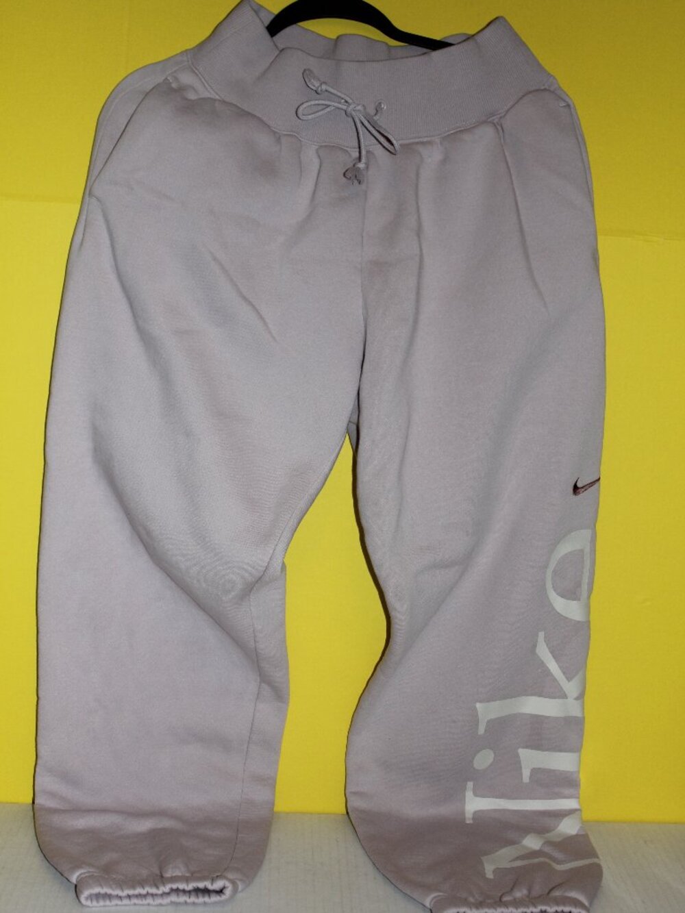 WOMENS NIKE JOGGER SWEATPANTS   MEDIUM SIZE